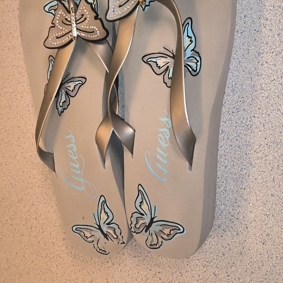 Guess Brand Grey Flip Flops With Grey & Rhinestone Butterflies- Size 10 - Picture 5 of 7